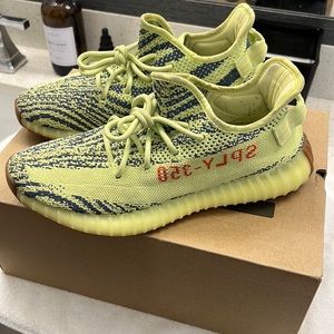 Yeezy 350 V2 Semi Frozen Yellow. Mens 9
